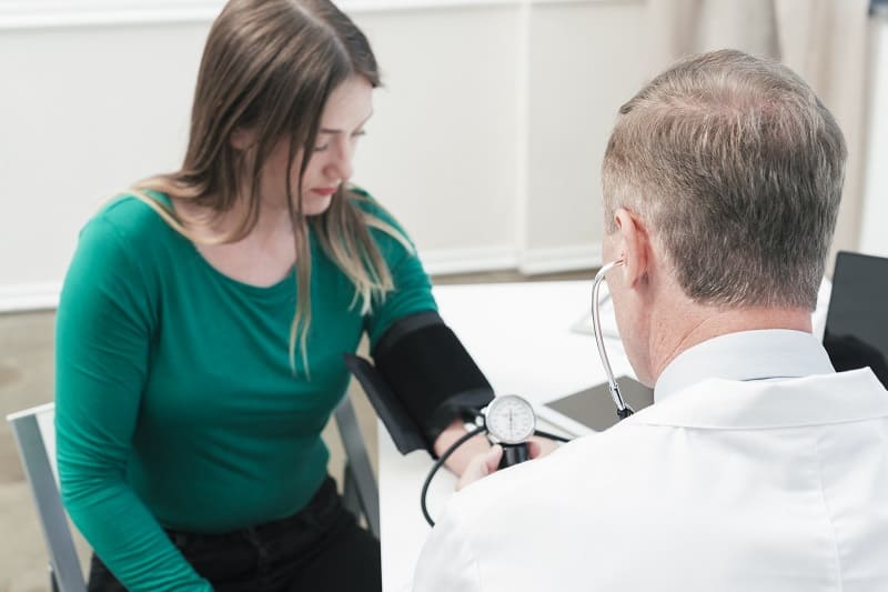 Consulta de especialidad en Cardiología Clínica ofrecida por él Dr. Fidencio Hernández Solalinde que es especialista en Cardiología clínica