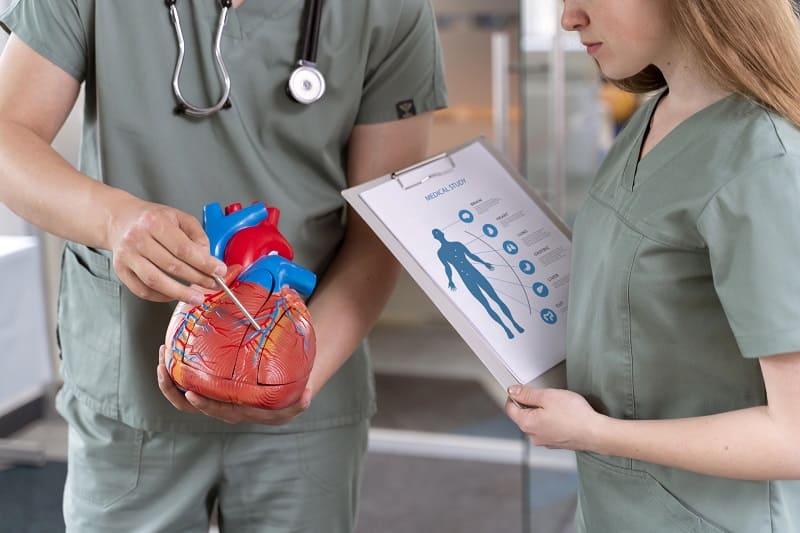 Diagnóstico y tratamiento de enfermedades del corazón ofrecido por él Dr. Fidencio Hernández Solalinde que es especialista en Cardiología clínica